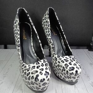 Shoe Dazzle Black and White Heels with Bold Animal Print